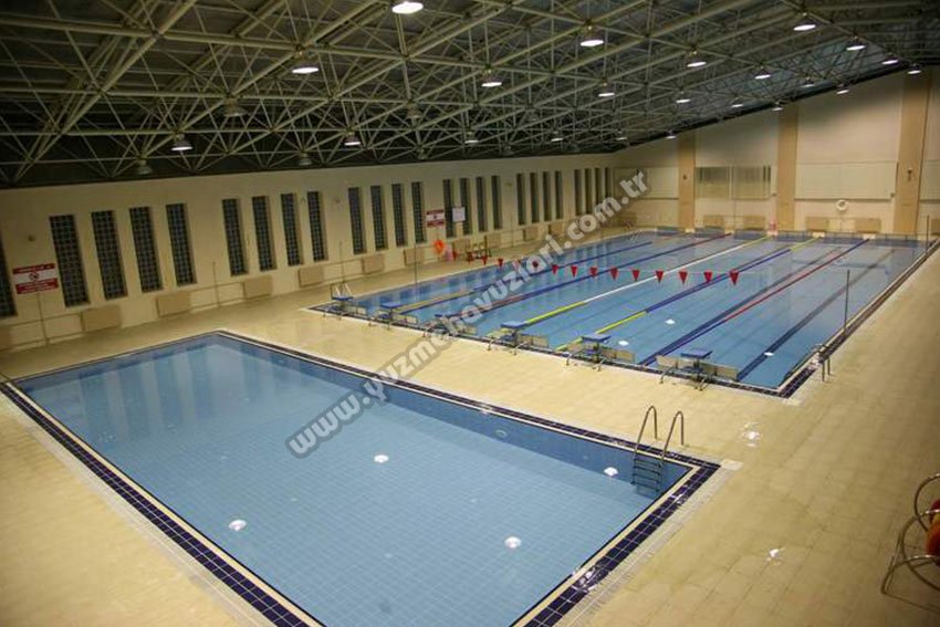 Cumhuriyet Üniversitesi Yüzme Havuzu